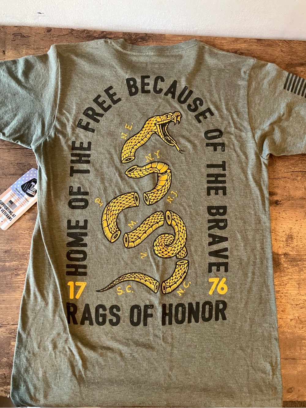 Rags of honor graphics T-shirt - Picture 2 of 7